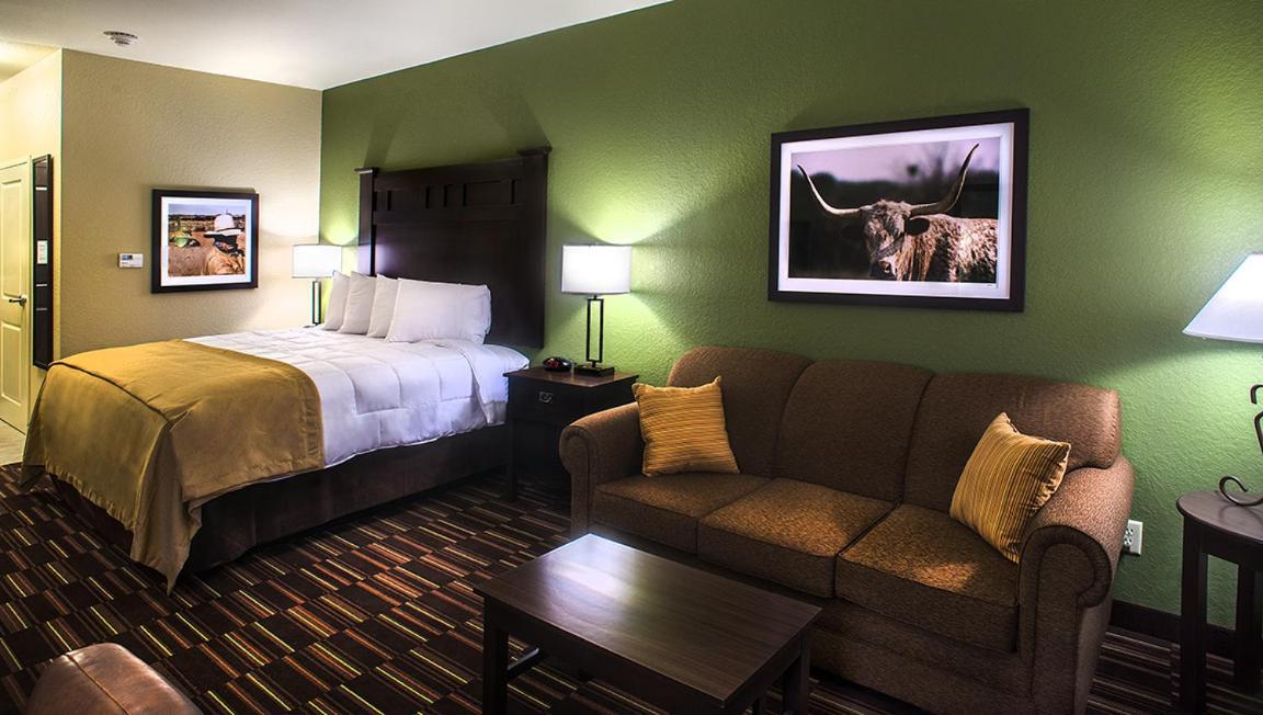 Comfort Inn & Suites Beeville Exterior photo