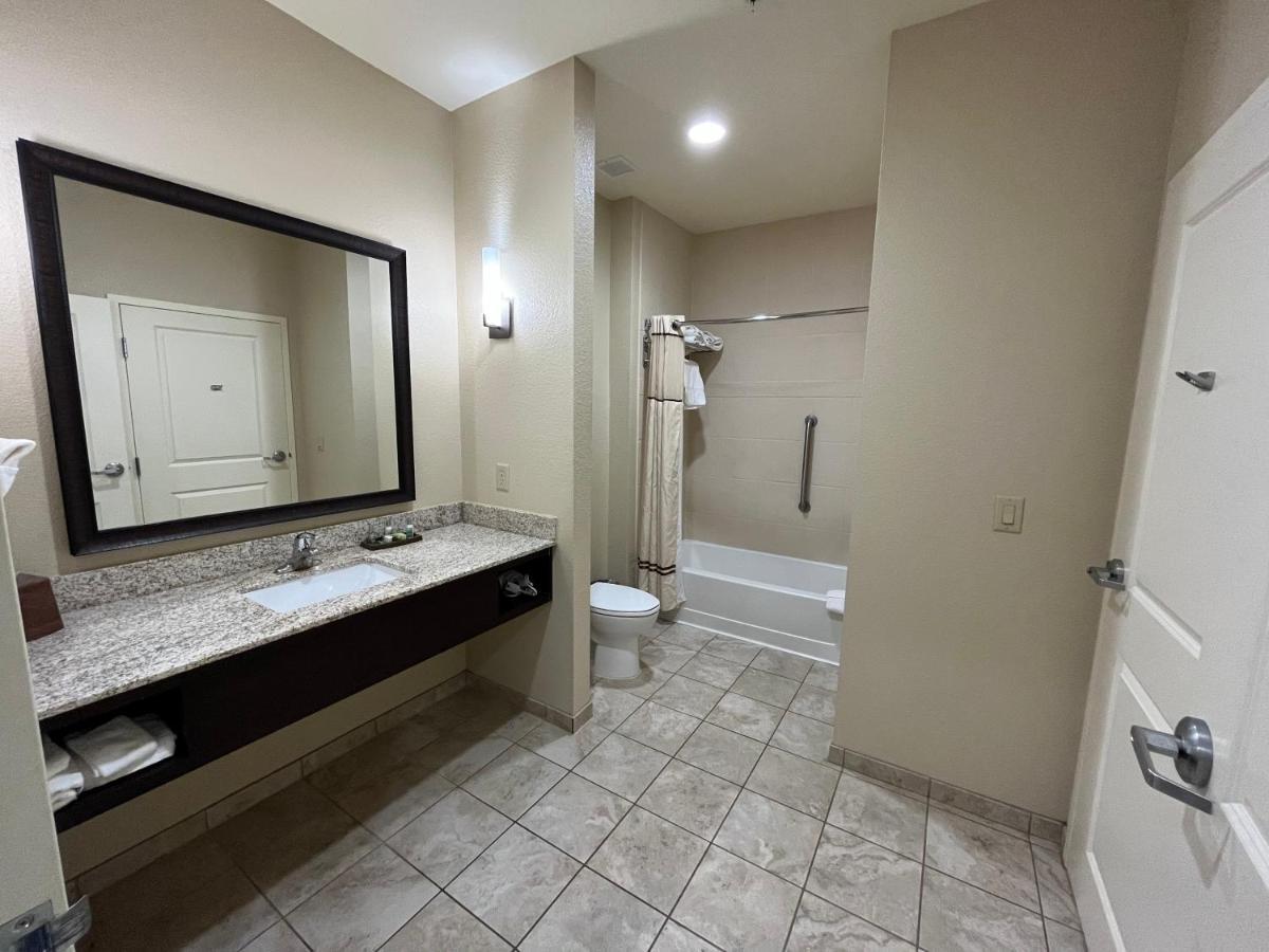 Comfort Inn & Suites Beeville Exterior photo
