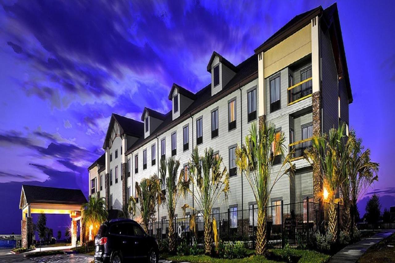 Comfort Inn & Suites Beeville Exterior photo