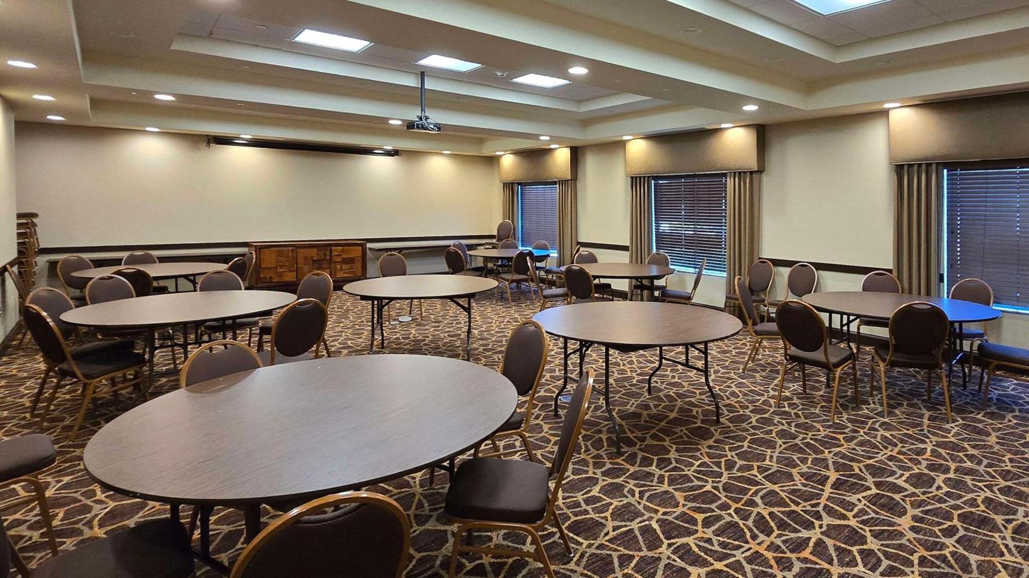 Comfort Inn & Suites Beeville Exterior photo