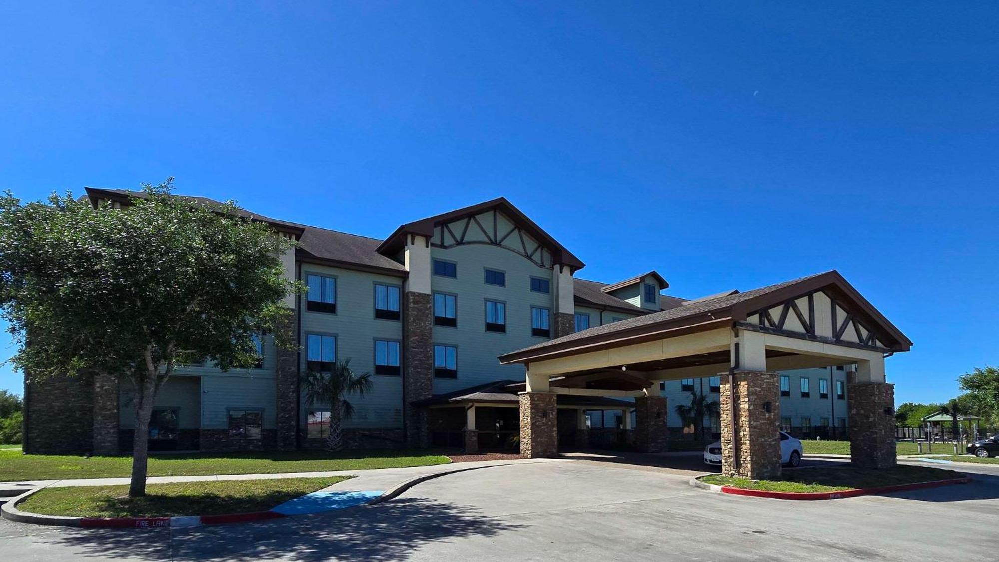 Comfort Inn & Suites Beeville Exterior photo
