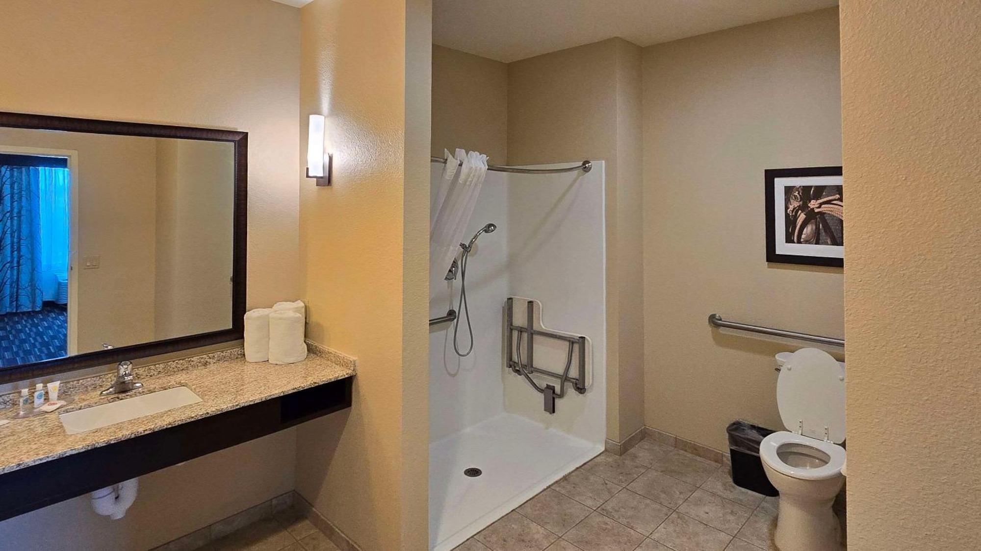 Comfort Inn & Suites Beeville Exterior photo